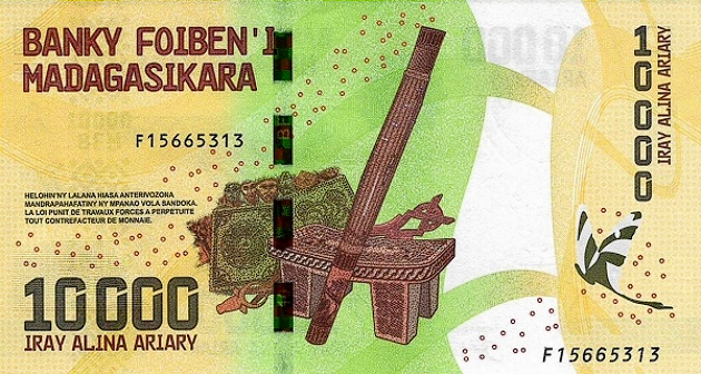 (447) ** PNew (PN103b) Madagascar - 10.000 Ariary (New Sign & St